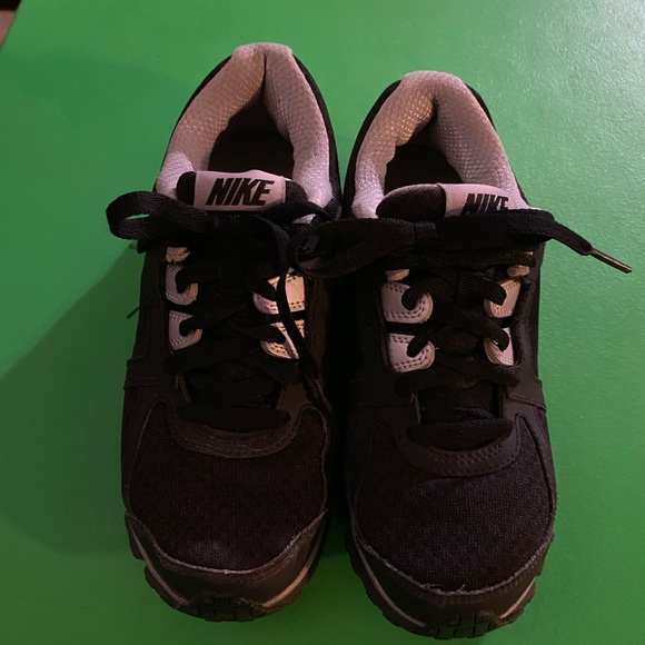 boys size 6 tennis shoes